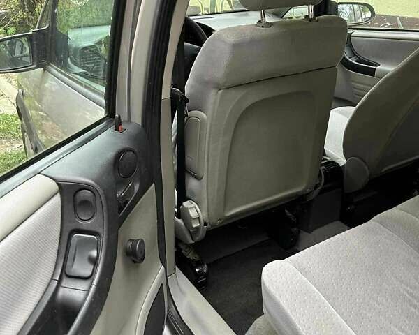 Серый Опель Зафира, объемом двигателя 1.8 л и пробегом 424 тыс. км за 3200 $, фото 10 на Automoto.ua