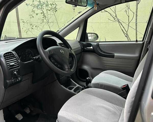 Серый Опель Зафира, объемом двигателя 1.8 л и пробегом 424 тыс. км за 3200 $, фото 9 на Automoto.ua