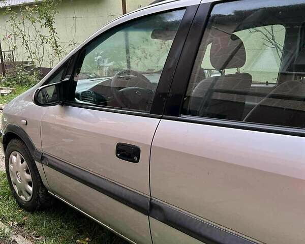 Серый Опель Зафира, объемом двигателя 1.8 л и пробегом 424 тыс. км за 3200 $, фото 5 на Automoto.ua