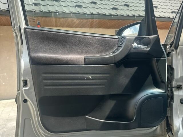 Серый Опель Зафира, объемом двигателя 1.6 л и пробегом 296 тыс. км за 2900 $, фото 5 на Automoto.ua