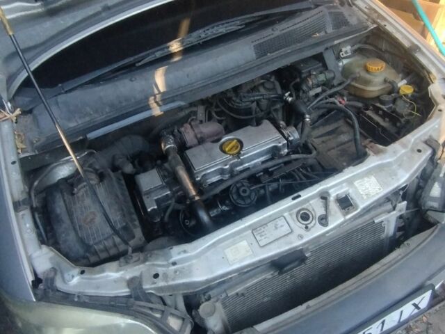 Серый Опель Зафира, объемом двигателя 2 л и пробегом 300 тыс. км за 1850 $, фото 3 на Automoto.ua