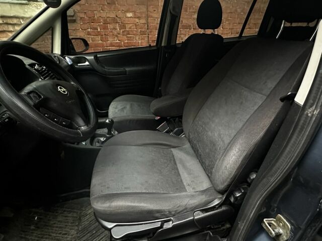 Сірий Опель Зафіра, об'ємом двигуна 2 л та пробігом 350 тис. км за 4250 $, фото 4 на Automoto.ua