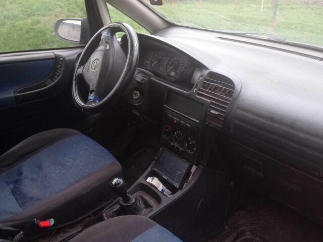 Сірий Опель Зафіра, об'ємом двигуна 1.6 л та пробігом 300 тис. км за 2300 $, фото 2 на Automoto.ua