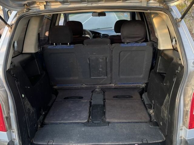 Серый Опель Зафира, объемом двигателя 2 л и пробегом 330 тыс. км за 1300 $, фото 7 на Automoto.ua