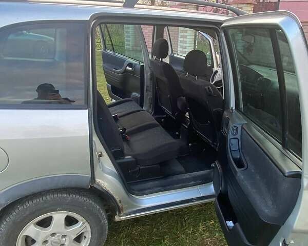 Серый Опель Зафира, объемом двигателя 2 л и пробегом 347 тыс. км за 3000 $, фото 1 на Automoto.ua