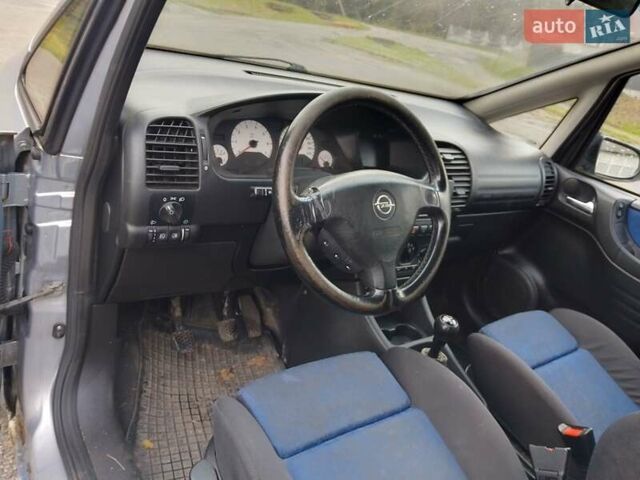 Сірий Опель Зафіра, об'ємом двигуна 1.8 л та пробігом 255 тис. км за 2350 $, фото 24 на Automoto.ua