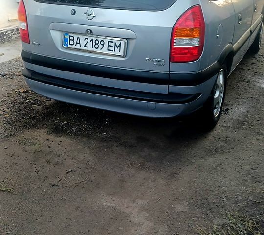 Серый Опель Зафира, объемом двигателя 2 л и пробегом 456 тыс. км за 4500 $, фото 1 на Automoto.ua