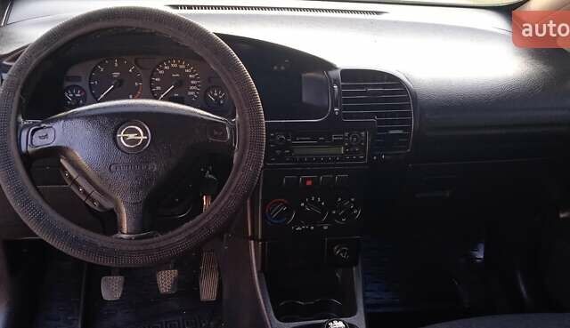 Серый Опель Зафира, объемом двигателя 2 л и пробегом 370 тыс. км за 3699 $, фото 22 на Automoto.ua