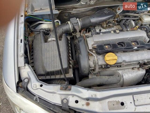 Сірий Опель Зафіра, об'ємом двигуна 1.8 л та пробігом 255 тис. км за 2350 $, фото 31 на Automoto.ua