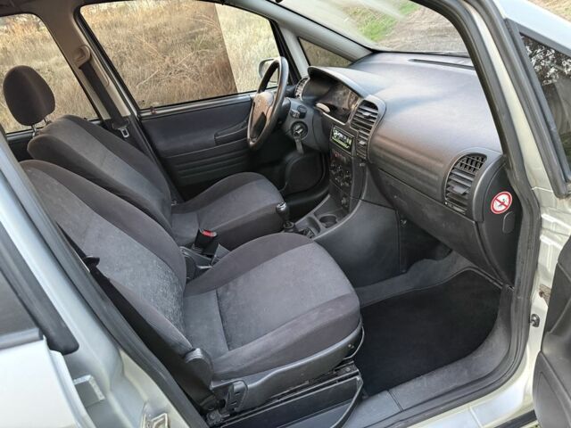 Сірий Опель Зафіра, об'ємом двигуна 0 л та пробігом 300 тис. км за 1850 $, фото 8 на Automoto.ua