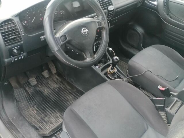 Серый Опель Зафира, объемом двигателя 1.8 л и пробегом 318 тыс. км за 3200 $, фото 1 на Automoto.ua