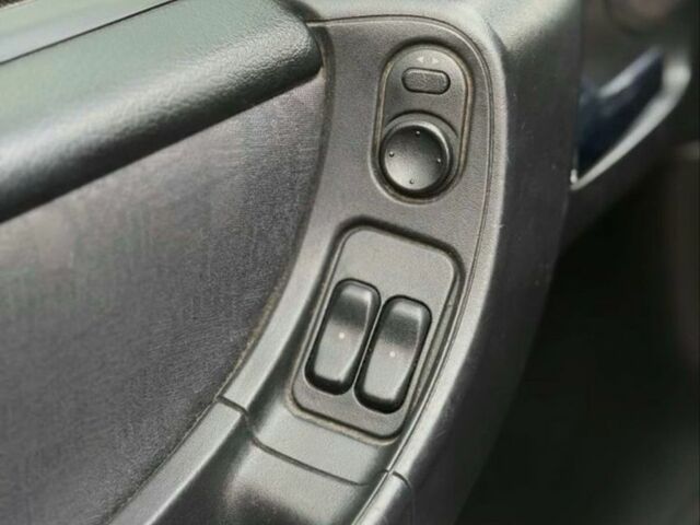 Серый Опель Зафира, объемом двигателя 2 л и пробегом 378 тыс. км за 2450 $, фото 8 на Automoto.ua