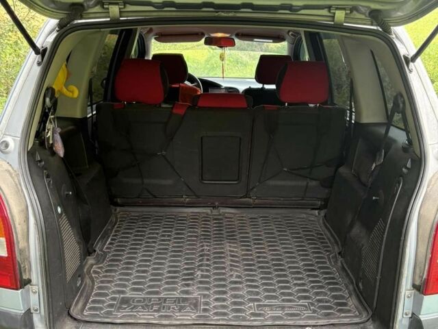 Серый Опель Зафира, объемом двигателя 2 л и пробегом 370 тыс. км за 3700 $, фото 8 на Automoto.ua