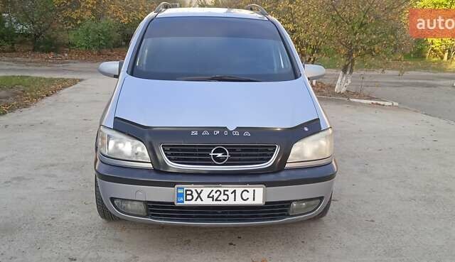 Серый Опель Зафира, объемом двигателя 2 л и пробегом 370 тыс. км за 3699 $, фото 5 на Automoto.ua