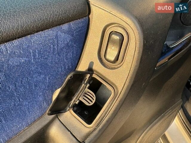 Сірий Опель Зафіра, об'ємом двигуна 2 л та пробігом 426 тис. км за 3300 $, фото 16 на Automoto.ua