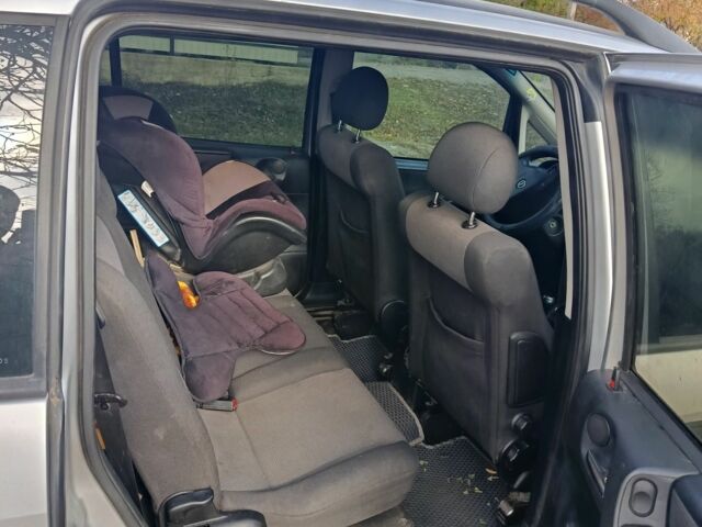 Серый Опель Зафира, объемом двигателя 2 л и пробегом 290 тыс. км за 3900 $, фото 3 на Automoto.ua