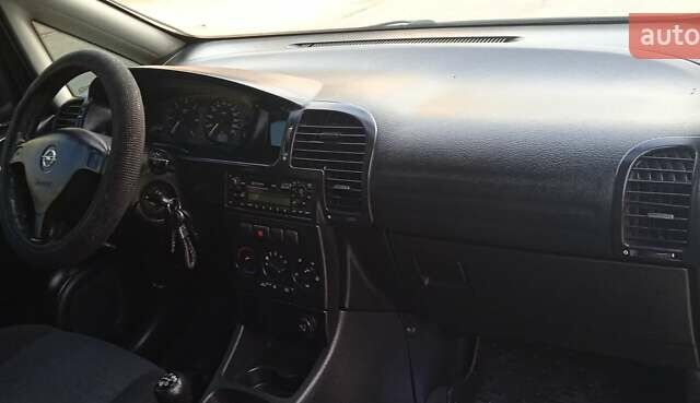 Серый Опель Зафира, объемом двигателя 2 л и пробегом 370 тыс. км за 3699 $, фото 32 на Automoto.ua