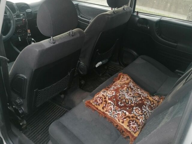 Серый Опель Зафира, объемом двигателя 1.8 л и пробегом 318 тыс. км за 3200 $, фото 2 на Automoto.ua