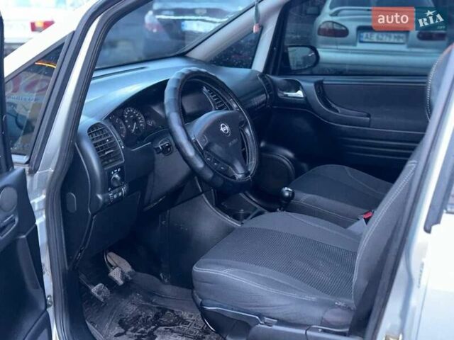 Серый Опель Зафира, объемом двигателя 1.8 л и пробегом 400 тыс. км за 4000 $, фото 4 на Automoto.ua