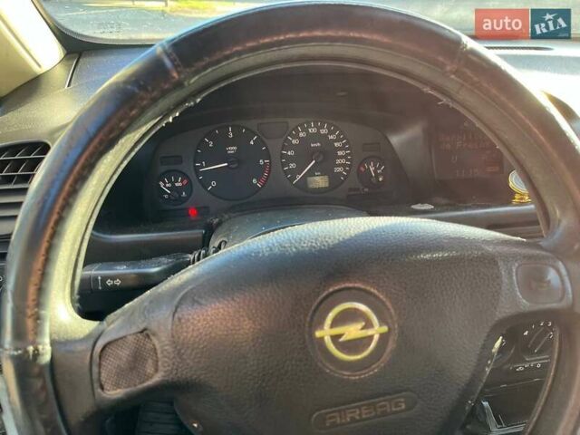 Серый Опель Зафира, объемом двигателя 2 л и пробегом 450 тыс. км за 2777 $, фото 14 на Automoto.ua