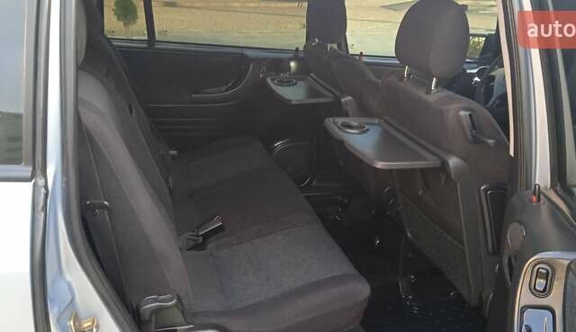 Серый Опель Зафира, объемом двигателя 2 л и пробегом 370 тыс. км за 3699 $, фото 30 на Automoto.ua