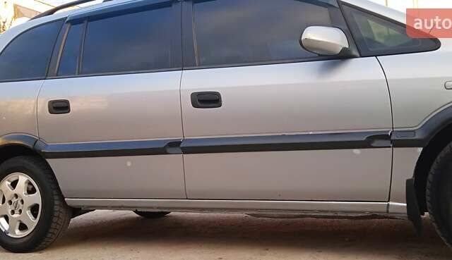 Серый Опель Зафира, объемом двигателя 2 л и пробегом 370 тыс. км за 3699 $, фото 12 на Automoto.ua