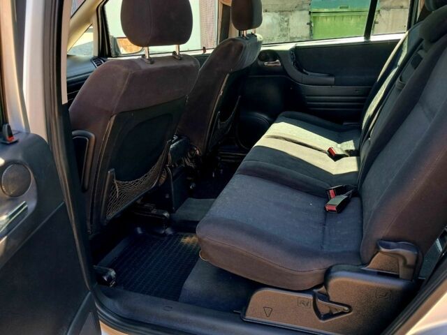 Серый Опель Зафира, объемом двигателя 2 л и пробегом 500 тыс. км за 2980 $, фото 13 на Automoto.ua