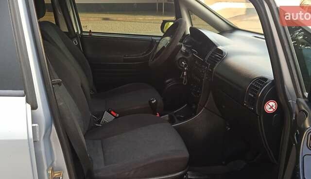 Серый Опель Зафира, объемом двигателя 2 л и пробегом 370 тыс. км за 3699 $, фото 31 на Automoto.ua