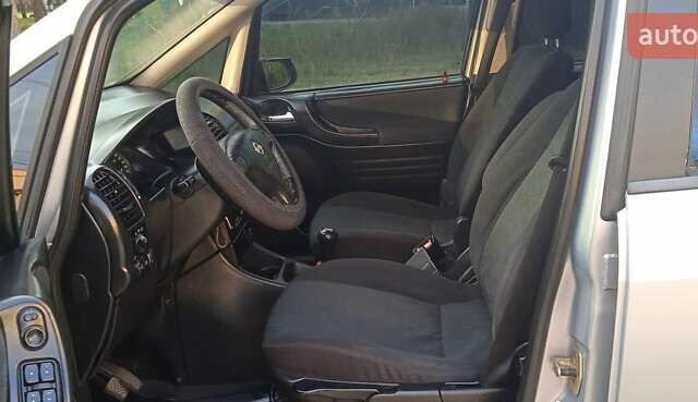 Серый Опель Зафира, объемом двигателя 2 л и пробегом 370 тыс. км за 3699 $, фото 19 на Automoto.ua