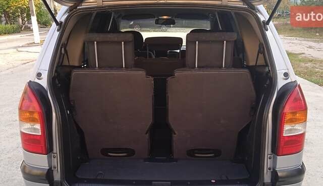Серый Опель Зафира, объемом двигателя 2 л и пробегом 370 тыс. км за 3699 $, фото 16 на Automoto.ua