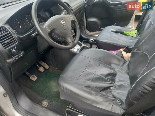 Серый Опель Зафира, объемом двигателя 2 л и пробегом 331 тыс. км за 2450 $, фото 3 на Automoto.ua