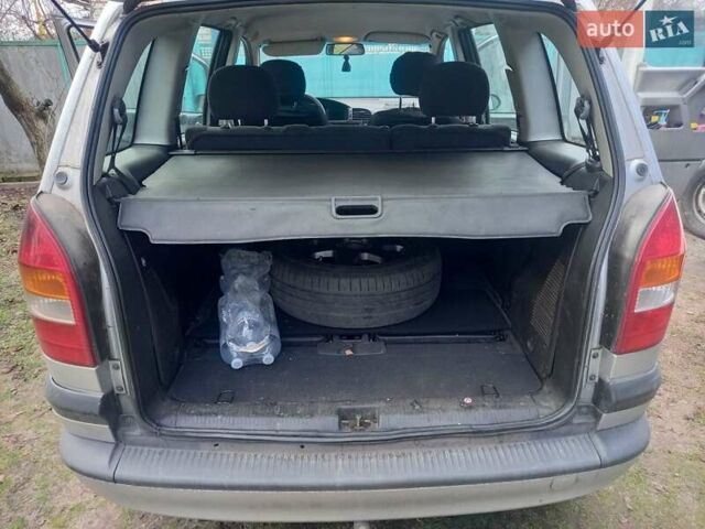 Серый Опель Зафира, объемом двигателя 2 л и пробегом 331 тыс. км за 2450 $, фото 4 на Automoto.ua