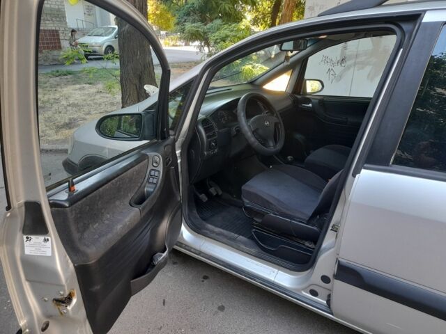 Серый Опель Зафира, объемом двигателя 2 л и пробегом 500 тыс. км за 2980 $, фото 5 на Automoto.ua