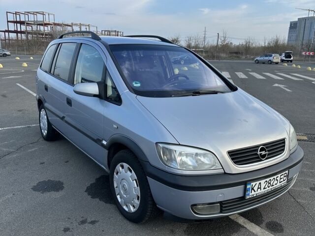 Серый Опель Зафира, объемом двигателя 2 л и пробегом 412 тыс. км за 3200 $, фото 3 на Automoto.ua