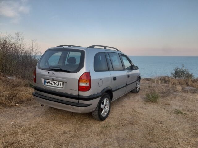 Серый Опель Зафира, объемом двигателя 2 л и пробегом 500 тыс. км за 2980 $, фото 4 на Automoto.ua