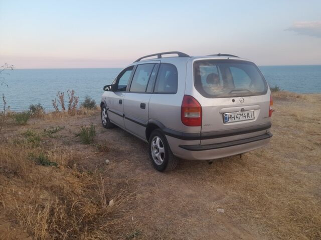 Серый Опель Зафира, объемом двигателя 2 л и пробегом 500 тыс. км за 2980 $, фото 3 на Automoto.ua