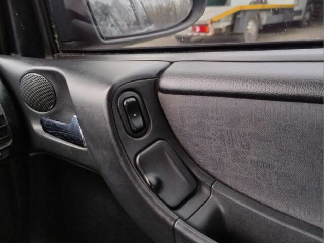 Серый Опель Зафира, объемом двигателя 2 л и пробегом 378 тыс. км за 2450 $, фото 13 на Automoto.ua