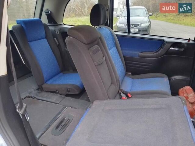 Сірий Опель Зафіра, об'ємом двигуна 1.8 л та пробігом 255 тис. км за 2350 $, фото 19 на Automoto.ua