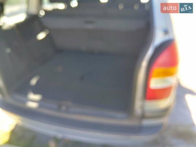 Сірий Опель Зафіра, об'ємом двигуна 1.8 л та пробігом 250 тис. км за 2450 $, фото 11 на Automoto.ua