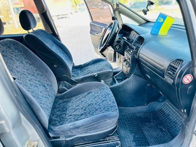 Серый Опель Зафира, объемом двигателя 1.9 л и пробегом 250 тыс. км за 2150 $, фото 12 на Automoto.ua