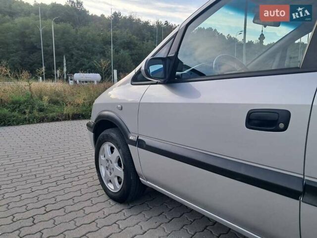 Серый Опель Зафира, объемом двигателя 1.8 л и пробегом 300 тыс. км за 3950 $, фото 4 на Automoto.ua