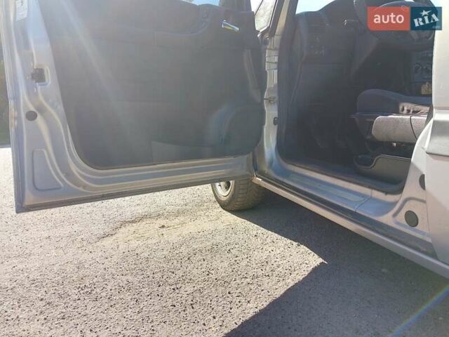 Сірий Опель Зафіра, об'ємом двигуна 1.8 л та пробігом 250 тис. км за 2450 $, фото 15 на Automoto.ua