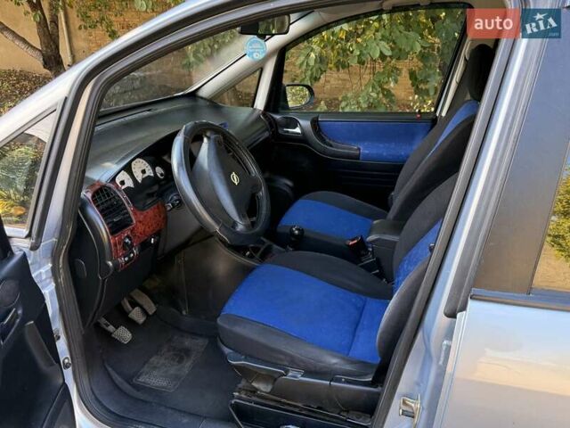 Серый Опель Зафира, объемом двигателя 1.8 л и пробегом 246 тыс. км за 5100 $, фото 9 на Automoto.ua