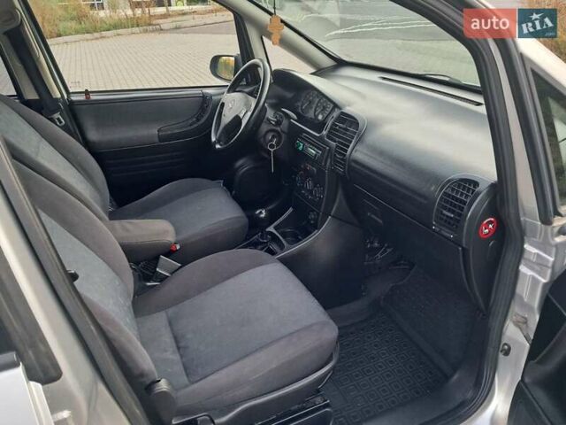 Серый Опель Зафира, объемом двигателя 1.8 л и пробегом 310 тыс. км за 3999 $, фото 29 на Automoto.ua