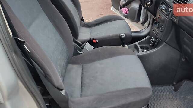 Сірий Опель Зафіра, об'ємом двигуна 1.8 л та пробігом 360 тис. км за 4300 $, фото 18 на Automoto.ua