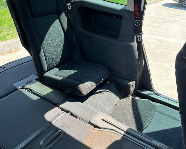 Серый Опель Зафира, объемом двигателя 2 л и пробегом 339 тыс. км за 3900 $, фото 25 на Automoto.ua