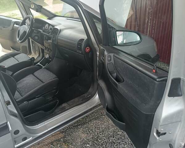 Серый Опель Зафира, объемом двигателя 2 л и пробегом 356 тыс. км за 3200 $, фото 4 на Automoto.ua