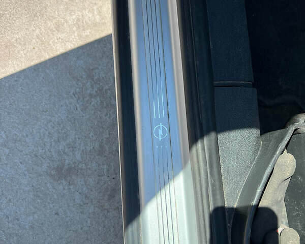 Серый Опель Зафира, объемом двигателя 2 л и пробегом 339 тыс. км за 3900 $, фото 54 на Automoto.ua