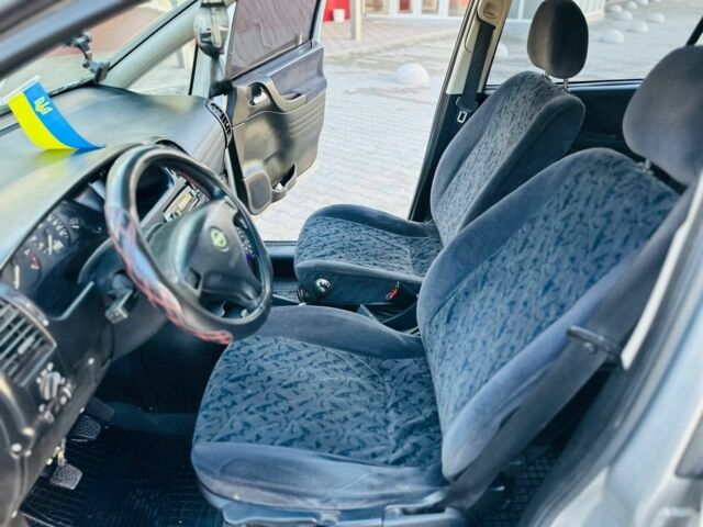 Серый Опель Зафира, объемом двигателя 1.9 л и пробегом 250 тыс. км за 2150 $, фото 15 на Automoto.ua