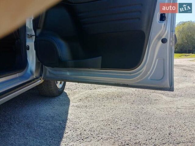 Сірий Опель Зафіра, об'ємом двигуна 1.8 л та пробігом 250 тис. км за 2450 $, фото 22 на Automoto.ua